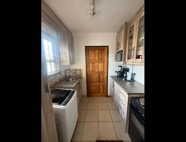 3 BEDROOM HOUSE FOR SALE IN STRETFORD